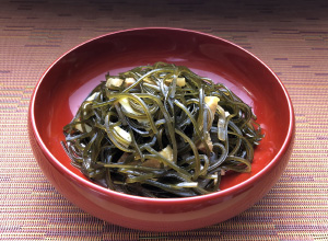 クーブイリチー（昆布の炒り煮）
