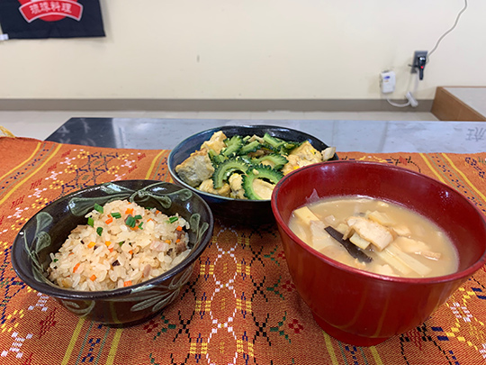 昨年の9月~11月に琉球料理伝承人による 出前講座を行いました