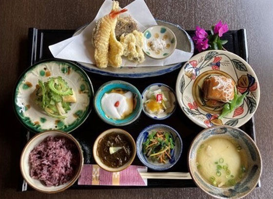 琉球料理 ぬちがふう（命果報）