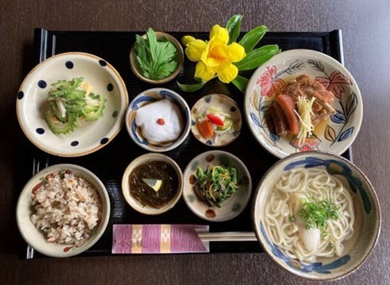 琉球料理 ぬちがふう（命果報）